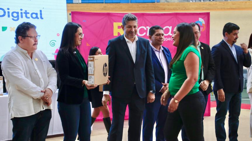Entrega 4 mil computadoras a docentes de&nbsp;Tlaquepaque.