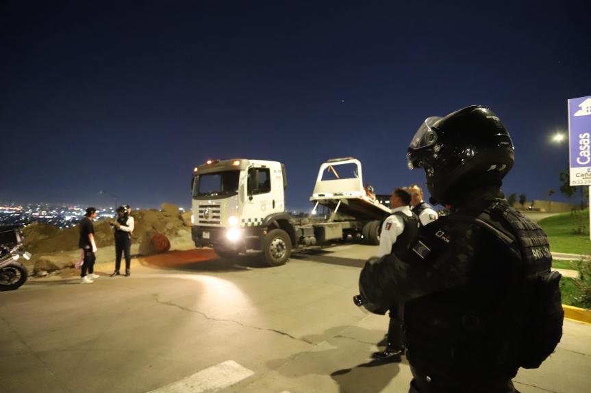 Van contra las caravanas de&nbsp;motocicletas.