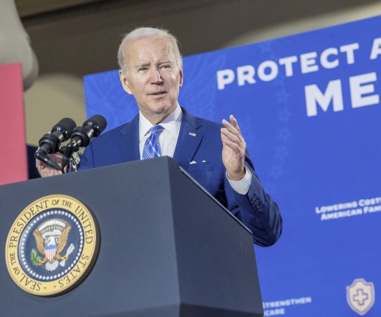 Biden pide a Trump reconsiderar aranceles a México y&nbsp;Canadá.