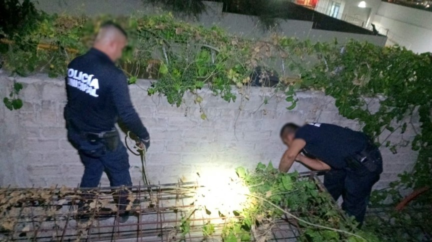 Rescatan a un hombre atrapado entre dos paredes, en&nbsp;Tlajomulco.