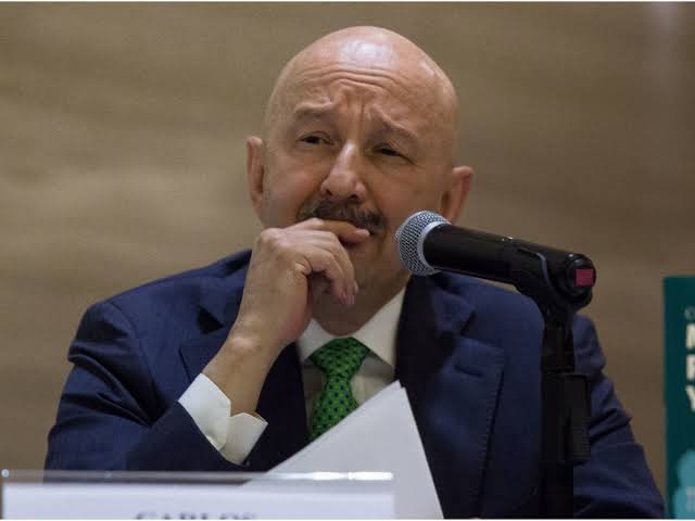«Me llamo Carlos Salinas de Gortari y estoy&nbsp;desempleado».