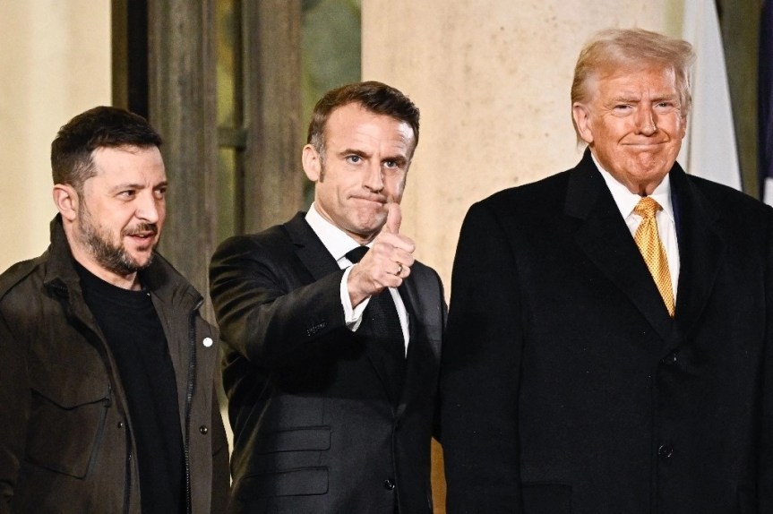 Macron, Trump y Zelensky se reúnen en&nbsp;París.