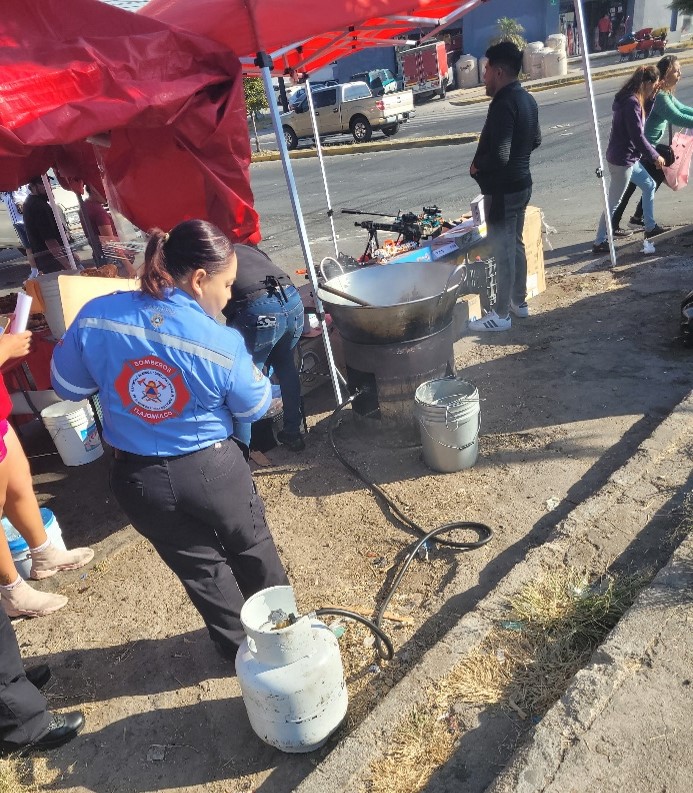 Refuerzan Seguridad en Tianguis&nbsp;Navideños.