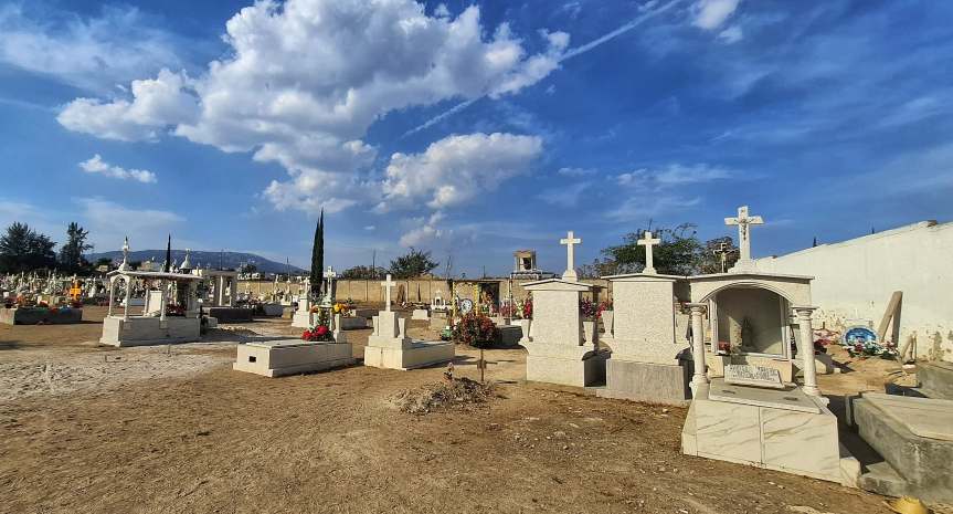 Impulsan regularización en cementerios&nbsp;municipales.