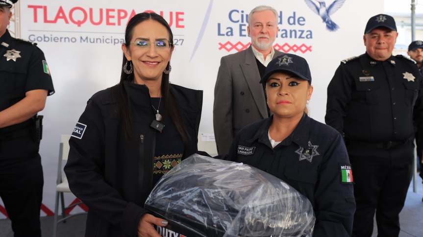 Entregan mil uniformes a policías&nbsp;municipales.