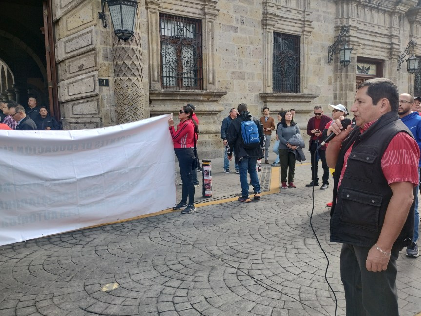 Maestros de educación física exigen justicia&nbsp;laboral.