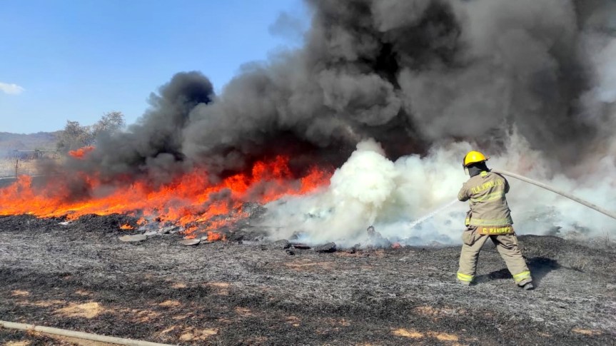 Controlan un incendio de plásticos en&nbsp;Tlajomulco.
