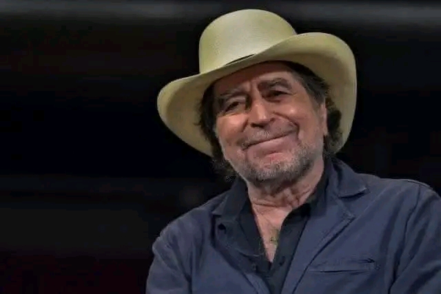 Aprueban nuevos planes de estudio y Honoris Causa para Joaquín&nbsp;Sabina.
