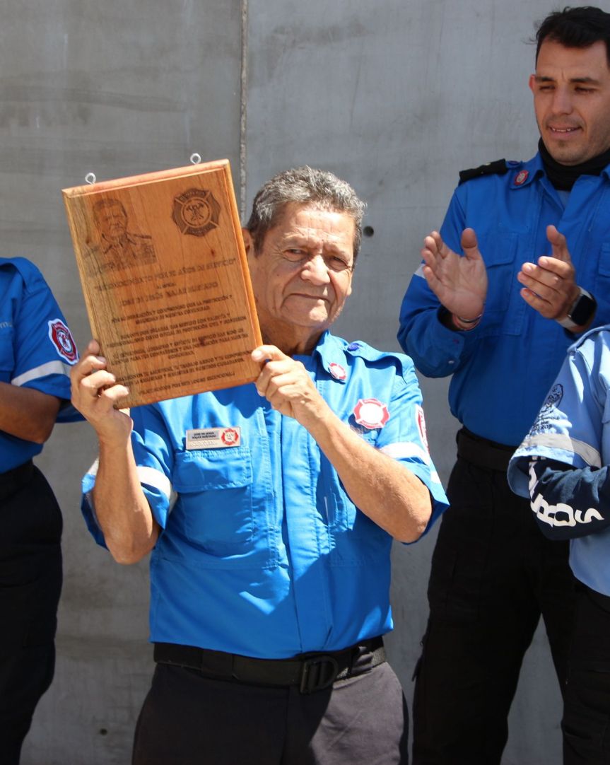 Primer bombero jubilado en Tlajomulco recibe emotiva&nbsp;despedida.