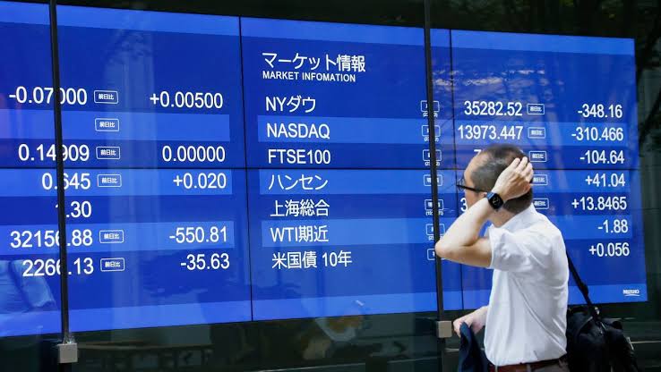 Caen bolsas asiáticas por aranceles de Trump; Tokio lidera&nbsp;pérdidas.