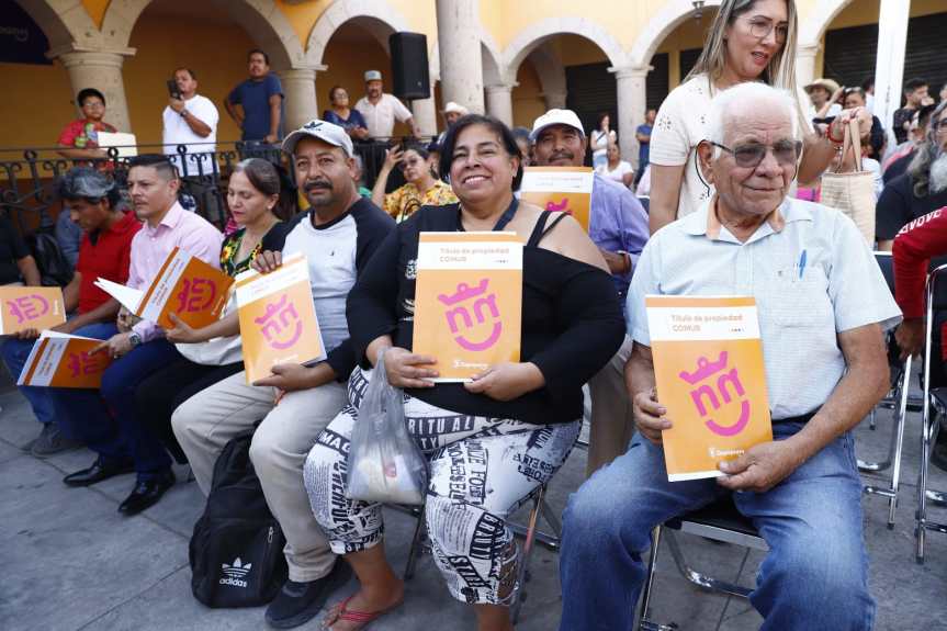 Entregan títulos de propiedad en&nbsp;Tesistán.