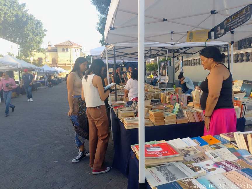 Celebran el Día del Libro con feria de&nbsp;libreros.