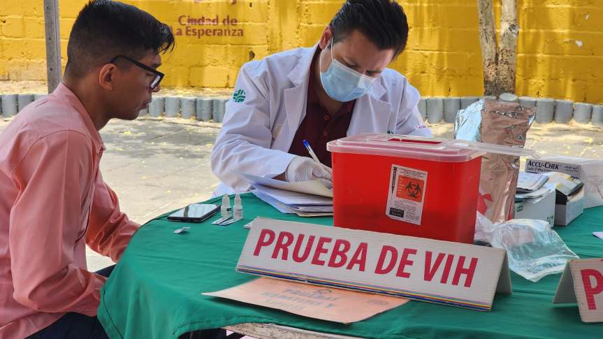 Tlaquepaque lleva salud a las&nbsp;colonias.