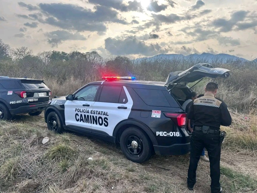 Volcadura provoca incendio en la carretera&nbsp;Ameca–Vallarta.