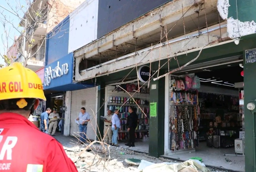 Muere mujer aplastada por marquesina, en&nbsp;Obregón.