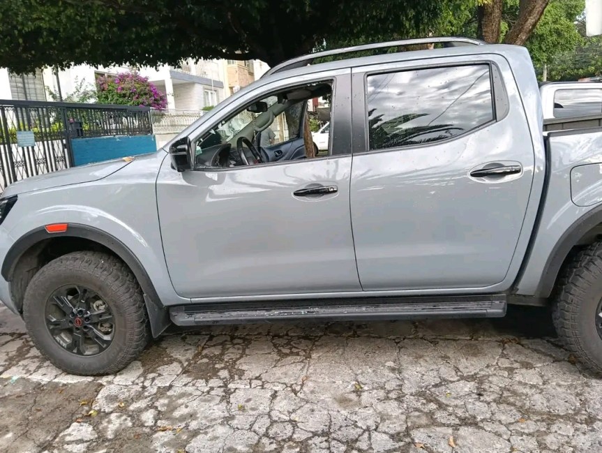 Capturan a presuntos miembros de banda roba&nbsp;Nissan.