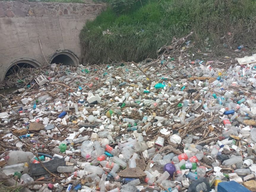 Llama a no tirar basura para evitar&nbsp;inundaciones.