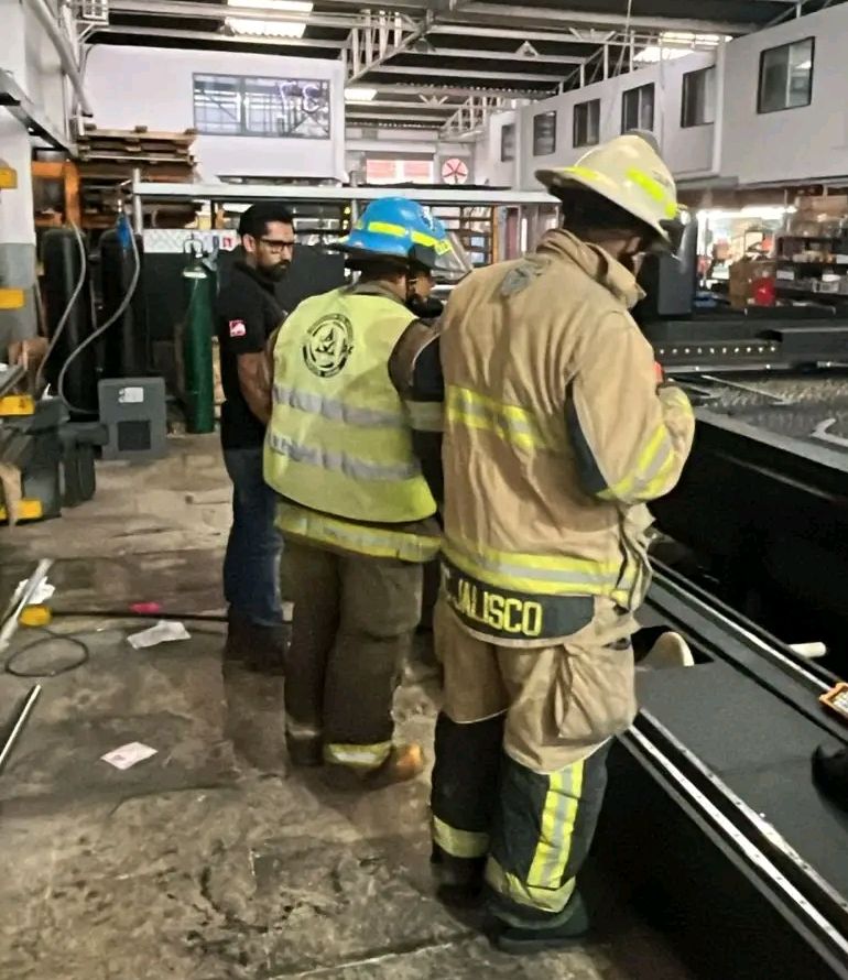 Un trabajador queda prensado en máquina&nbsp;láser.