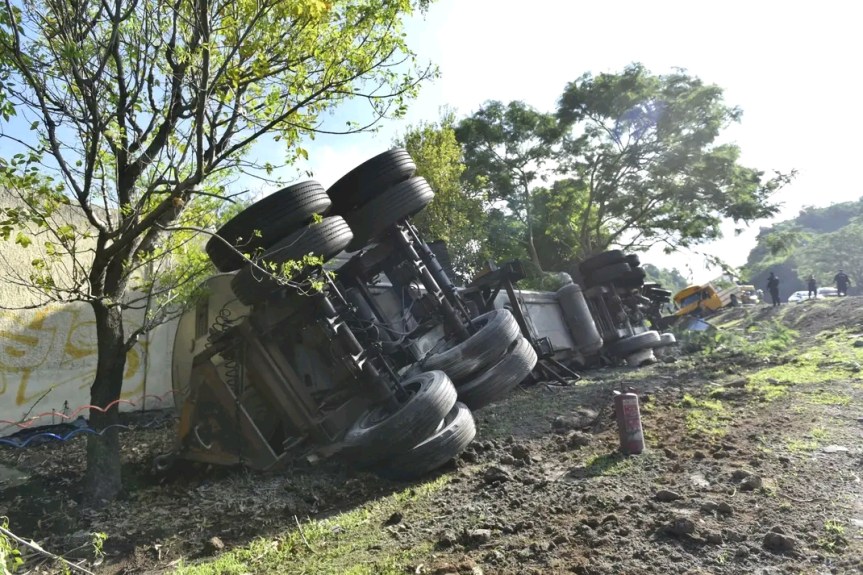 Fatal accidente paraliza autopista Guadalajara-Tepic.