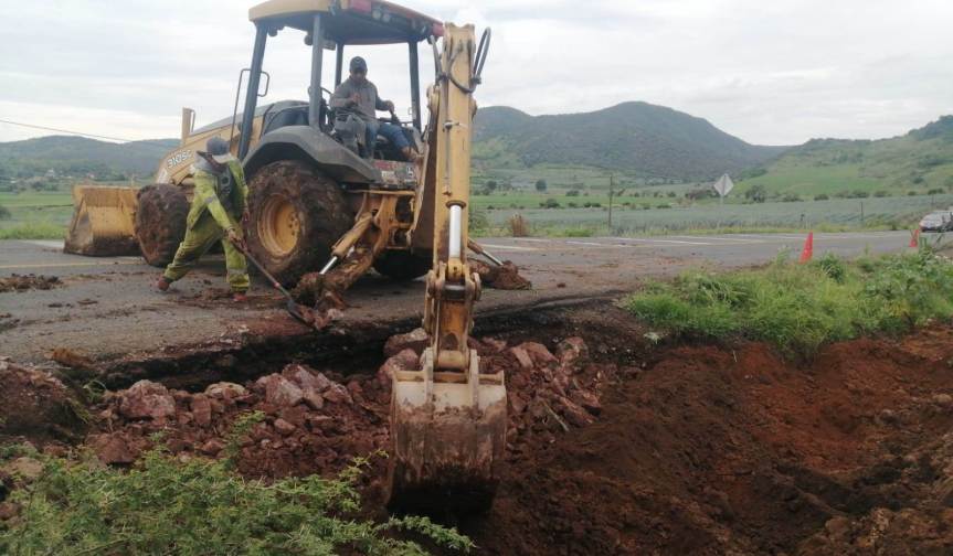 Los deslaves afectan carreteras de Jalisco; trabajan en su&nbsp;reparación.