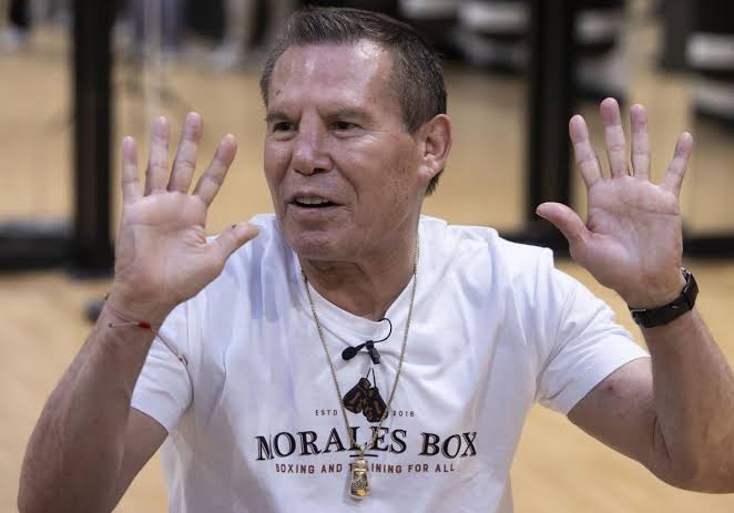 Se deslinda de amparos promovidos por su&nbsp;hijo.