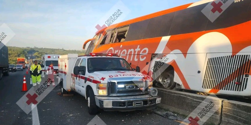 Muere chofer en choque de autobús en la autopista Lagos-Zapotlanejo.