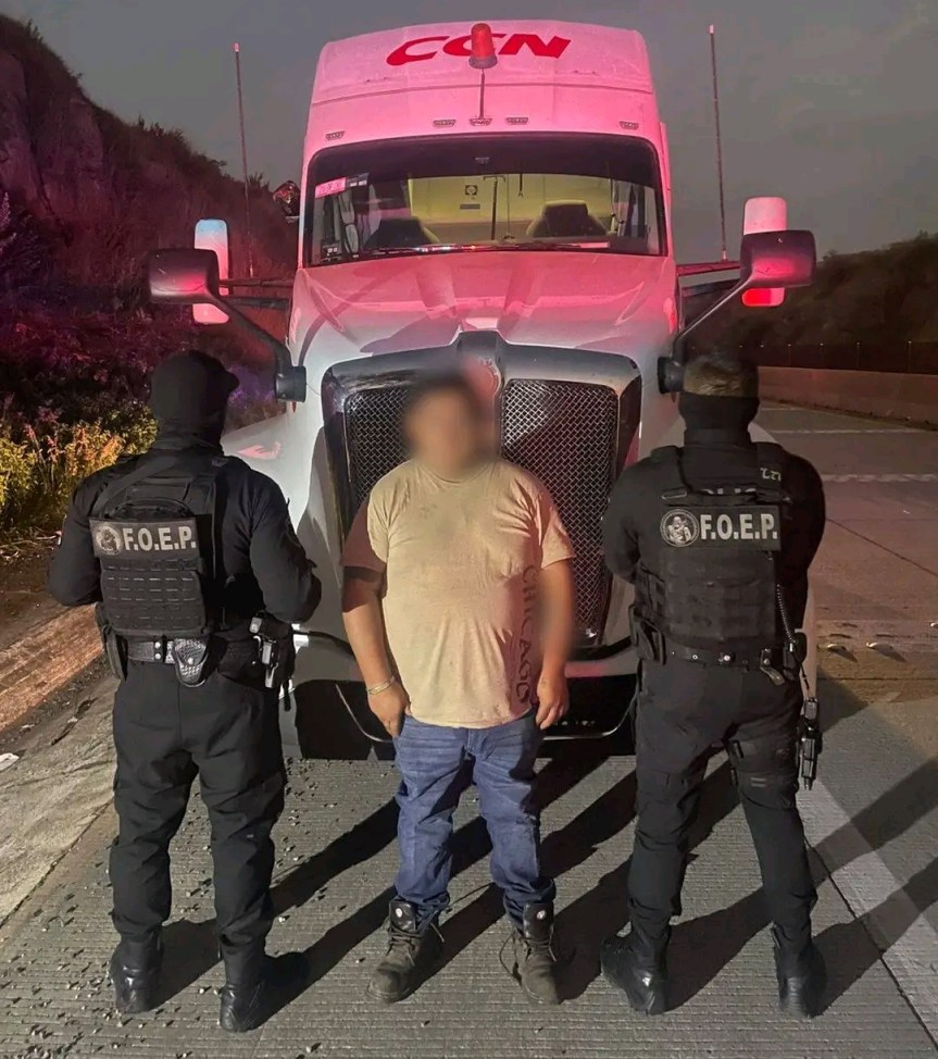 Rescatan a chofer y recuperan tráiler robado en&nbsp;Juanacatlán.
