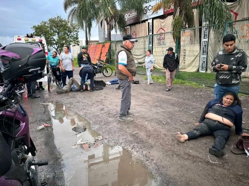 Camioneta arrolla a peatones en Tonalá; conductor&nbsp;huye.