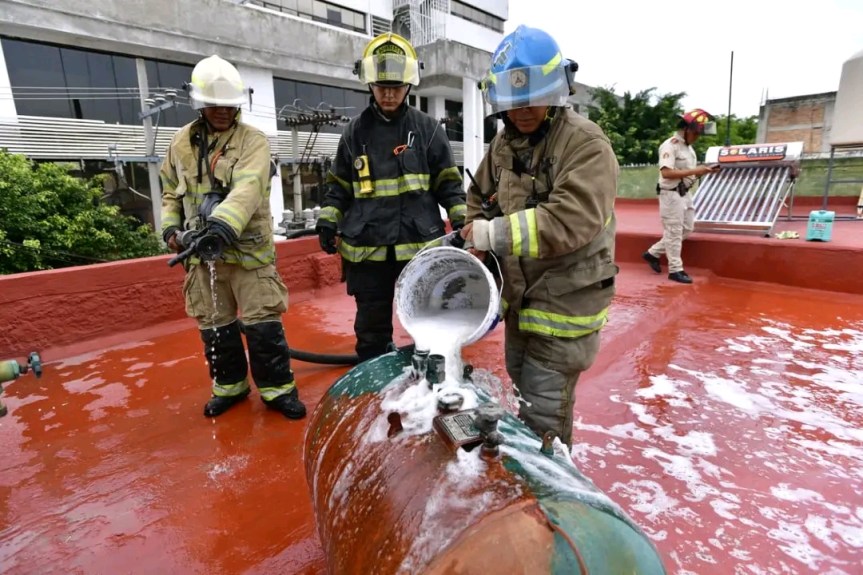 Evacúan Palacio Federal en Guadalajara por olor a gas&nbsp;LP.