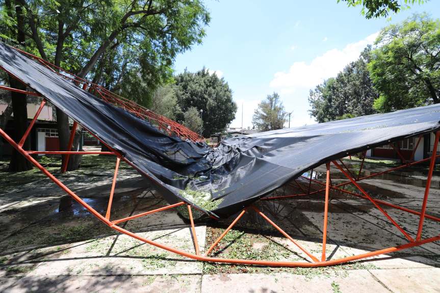 Colapsa domo en secundaria de Toluquilla tras intensa&nbsp;lluvias.