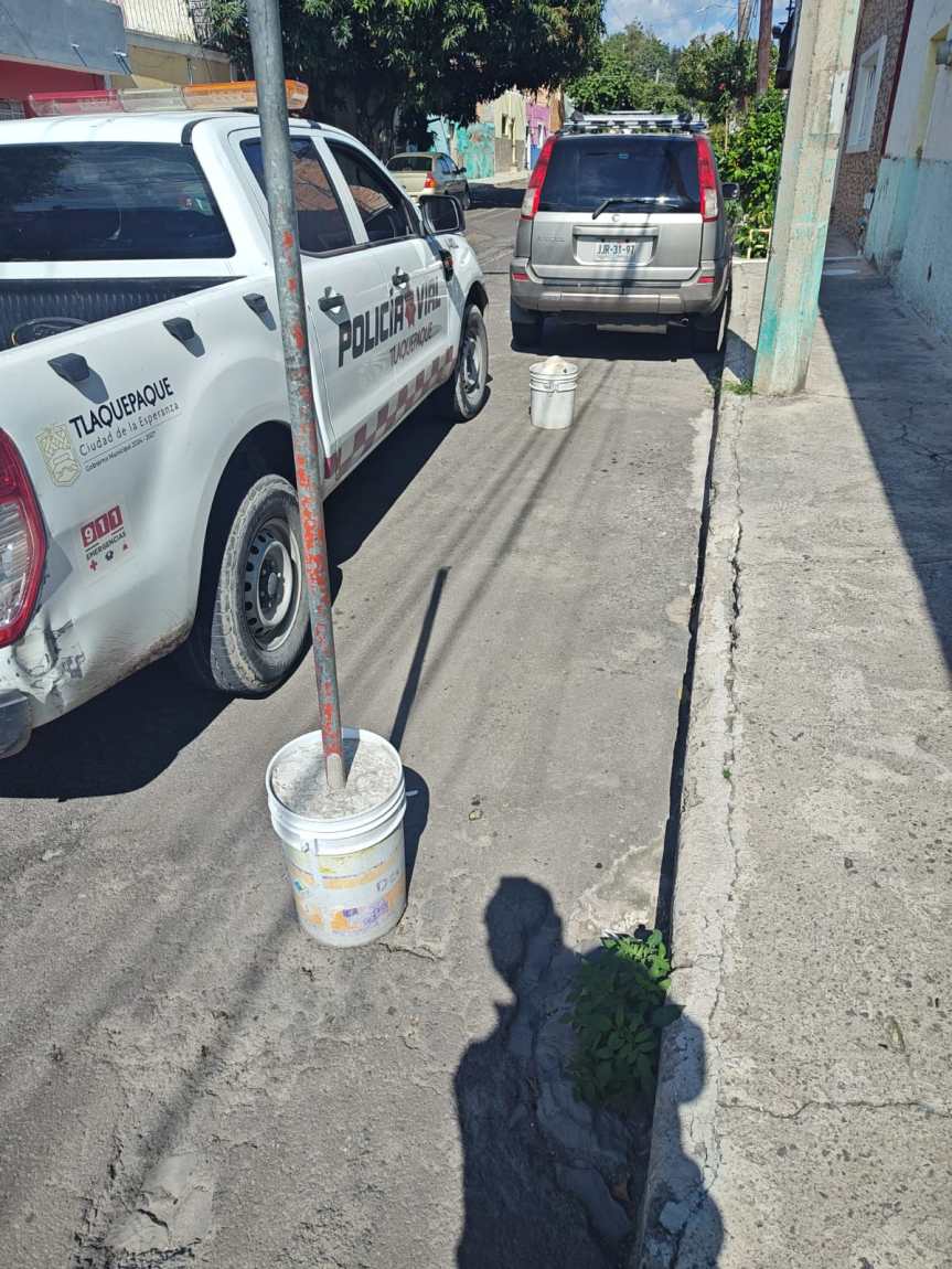 Retiran objetos ilegales que apartan lugares de estacionamiento.