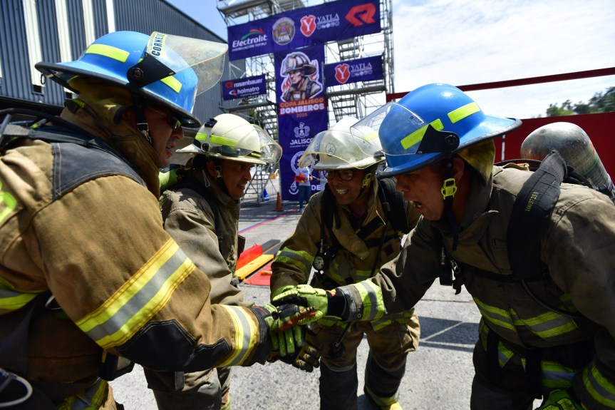Bomberos celebran su día con competencia de&nbsp;resistencia.