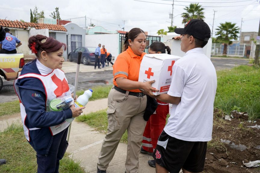 Apoyan a afectados por la&nbsp;tormenta.