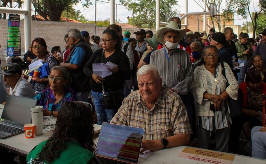 Acercan servicios médicos gratuitos a adultos&nbsp;mayores.
