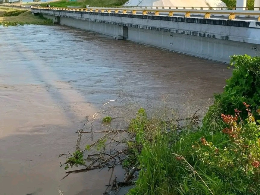Cierre carretero en Lago de Chapala por&nbsp;inundaciones.