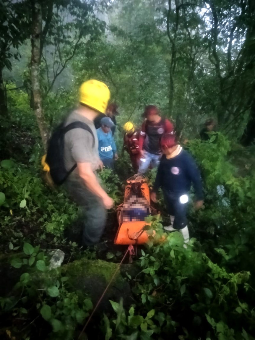 Cae y muere senderista en cascada de Cuautitlán de García&nbsp;Barragán.