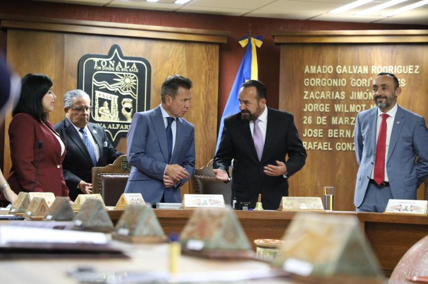 Lemus refrenda apoyo a Tonalá en el 4° Informe de Sergio&nbsp;Chávez.