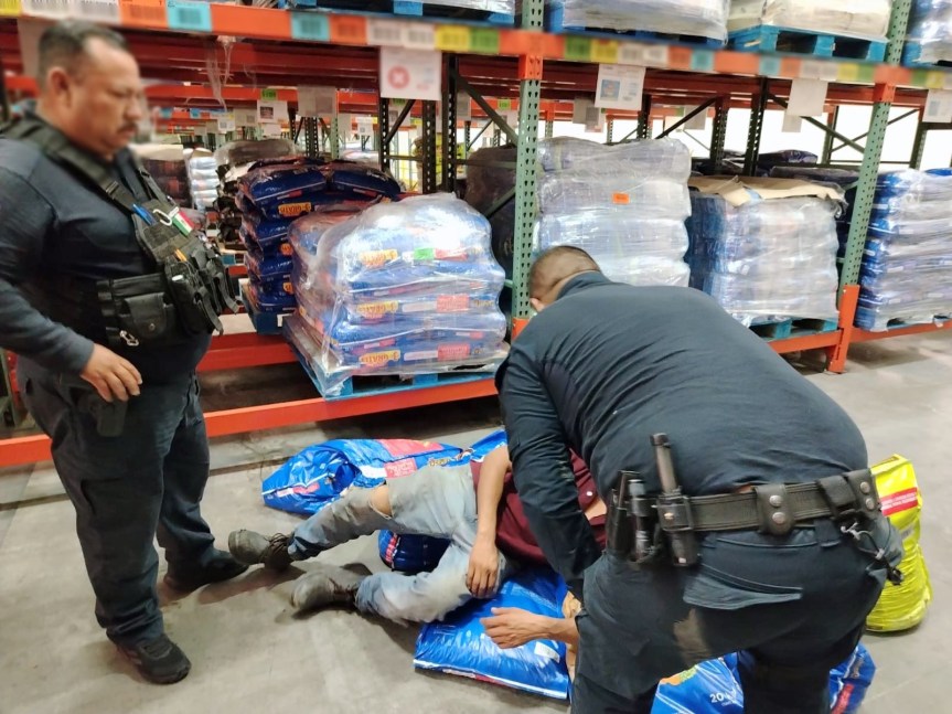 Rescatan a hombre que intentaba lanzarse de 14&nbsp;metros.