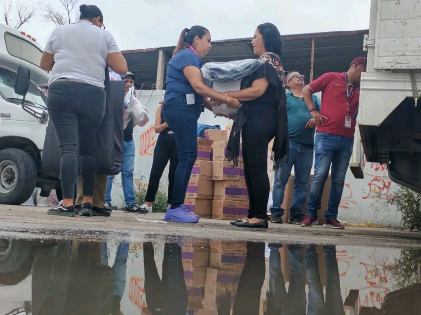 Entregan apoyos a familias afectadas por&nbsp;lluvias.
