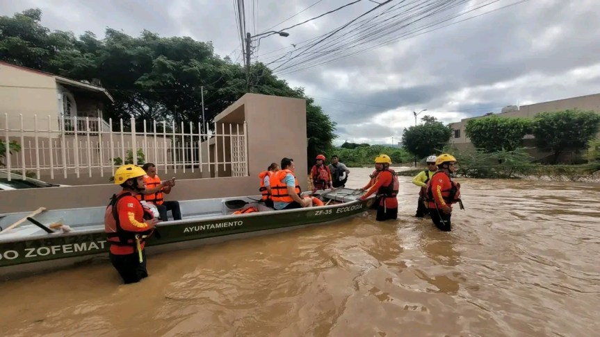 Atienden afectaciones por lluvias en Puerto Vallarta; más de 300 viviendas&nbsp;dañadas.