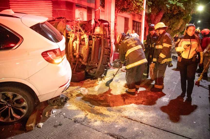 Seis lesionados tras un fuerte choque automovilístico.
