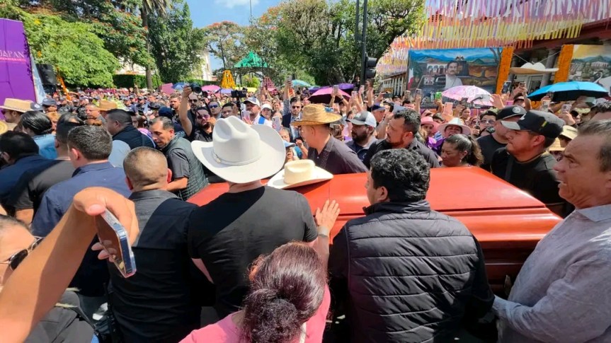 Uruapan Rinde Homenaje Póstumo a Carlos&nbsp;Manzo.