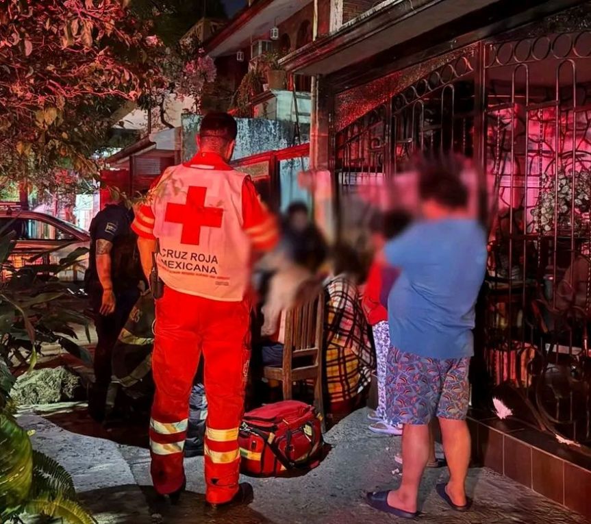 Salvan a una pareja de adultos mayores, atrapada en&nbsp;incendio.