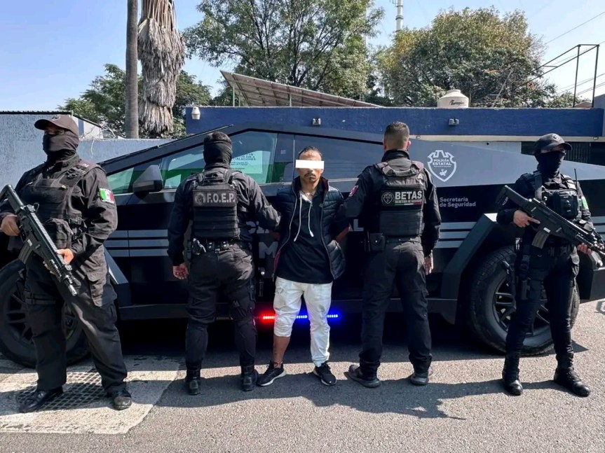 Detienen a un hombre con orden de aprehensión por robo&nbsp;calificado.