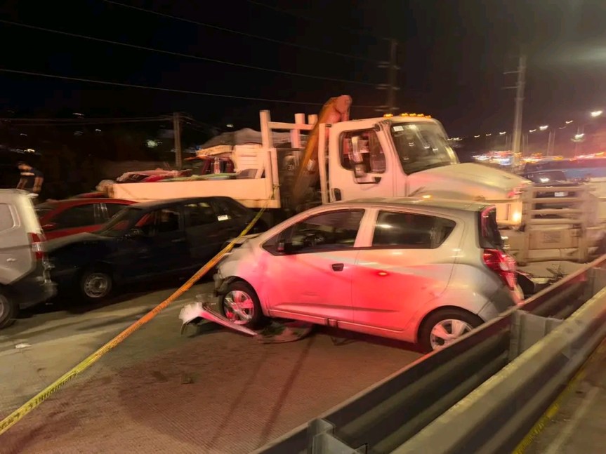 Choque múltiple deja un muerto y cuatro lesionados, en Tonalá&nbsp;Jalisco.