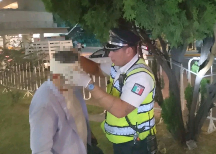 Atienden a participante de la FIL tras accidente en las inmediaciones de Expo&nbsp;Guadalajara.