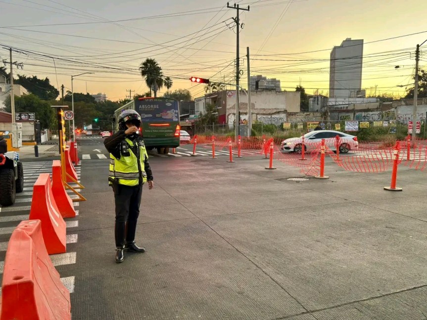 Cierres viales en glorieta de La&nbsp;Minerva.