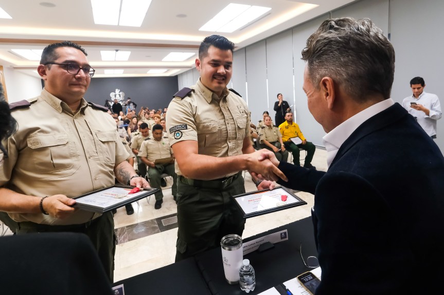 Reconocen a 51 oficiales de Protección Civil&nbsp;Jalisco.