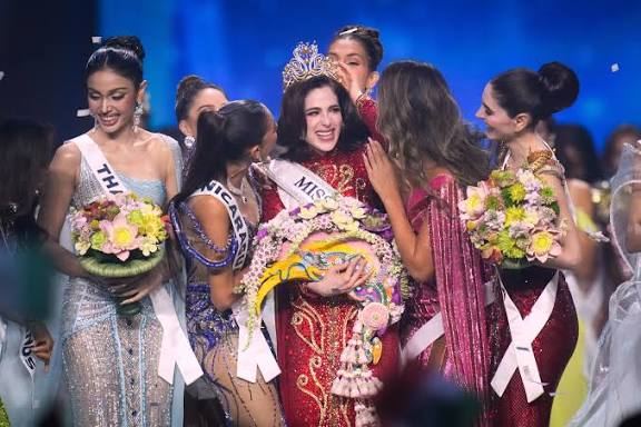Crece controversia en Miss Universo 2025 entre la mexicana Bosch y el organizador&nbsp;Nawat.