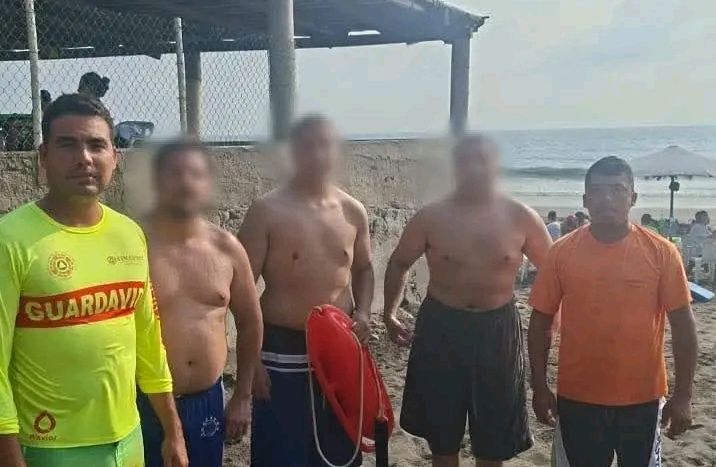 Rescatan a tres estadounidenses en riesgo de&nbsp;ahogarse.